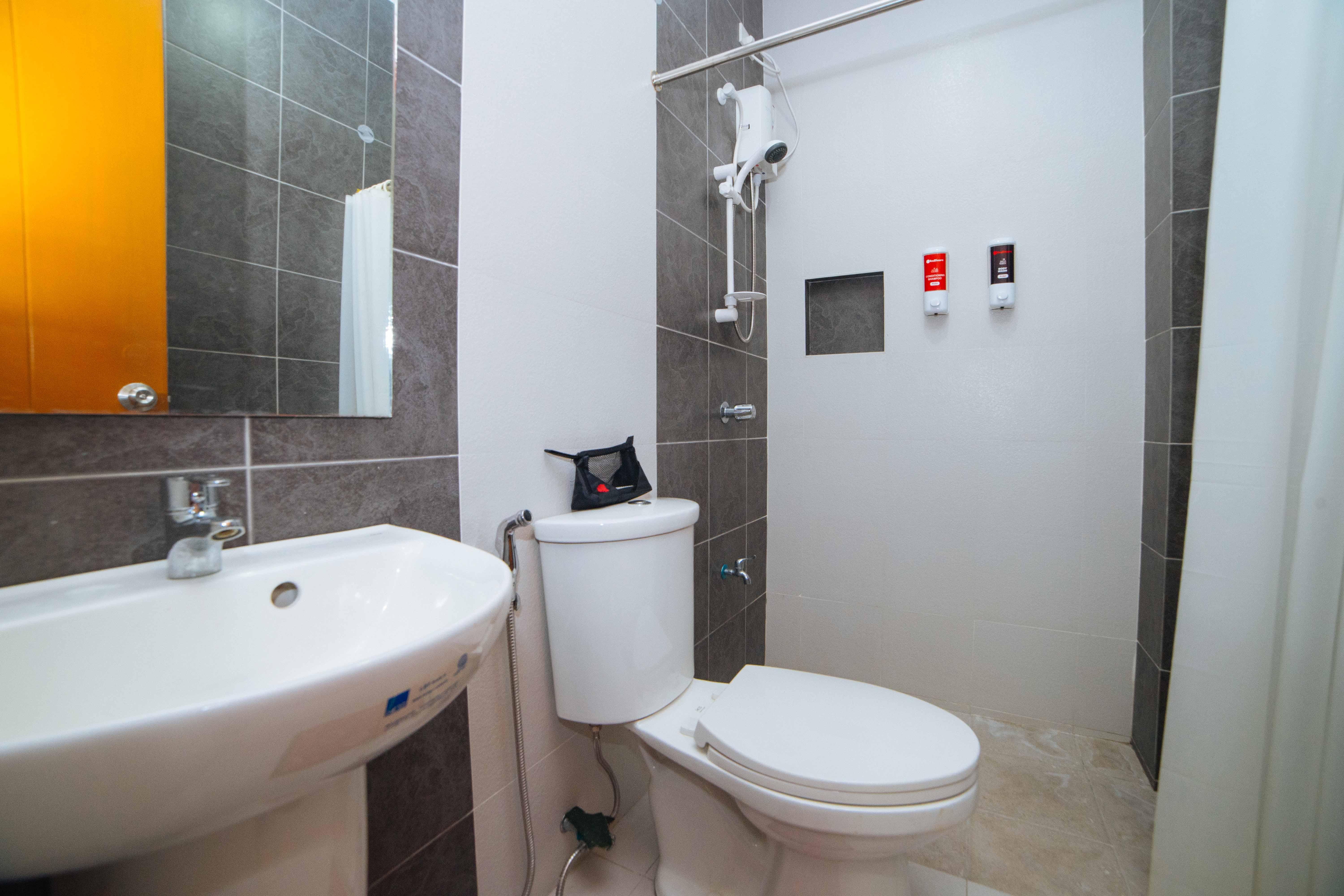 Reddoorz Near Angeles University Foundation Екстериор снимка