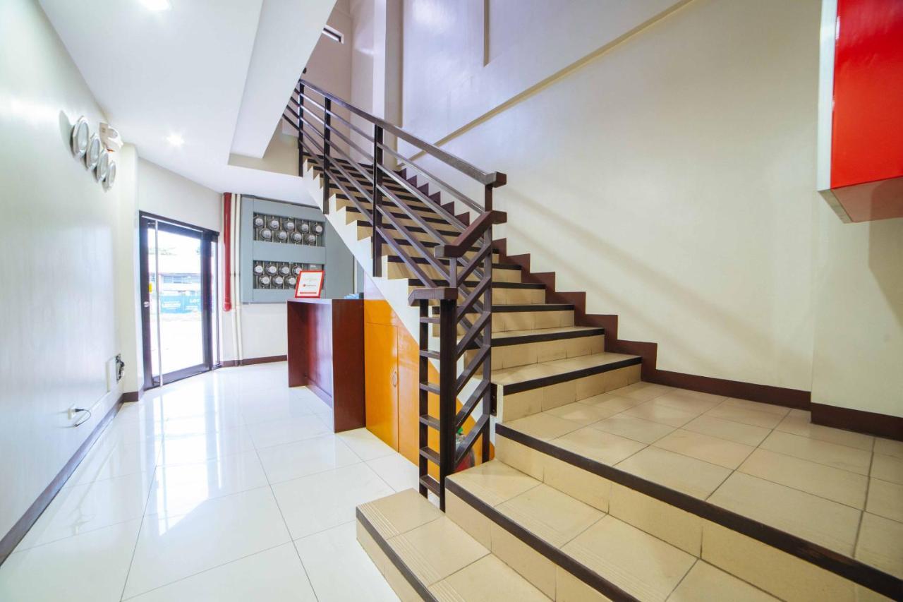 Reddoorz Near Angeles University Foundation Екстериор снимка